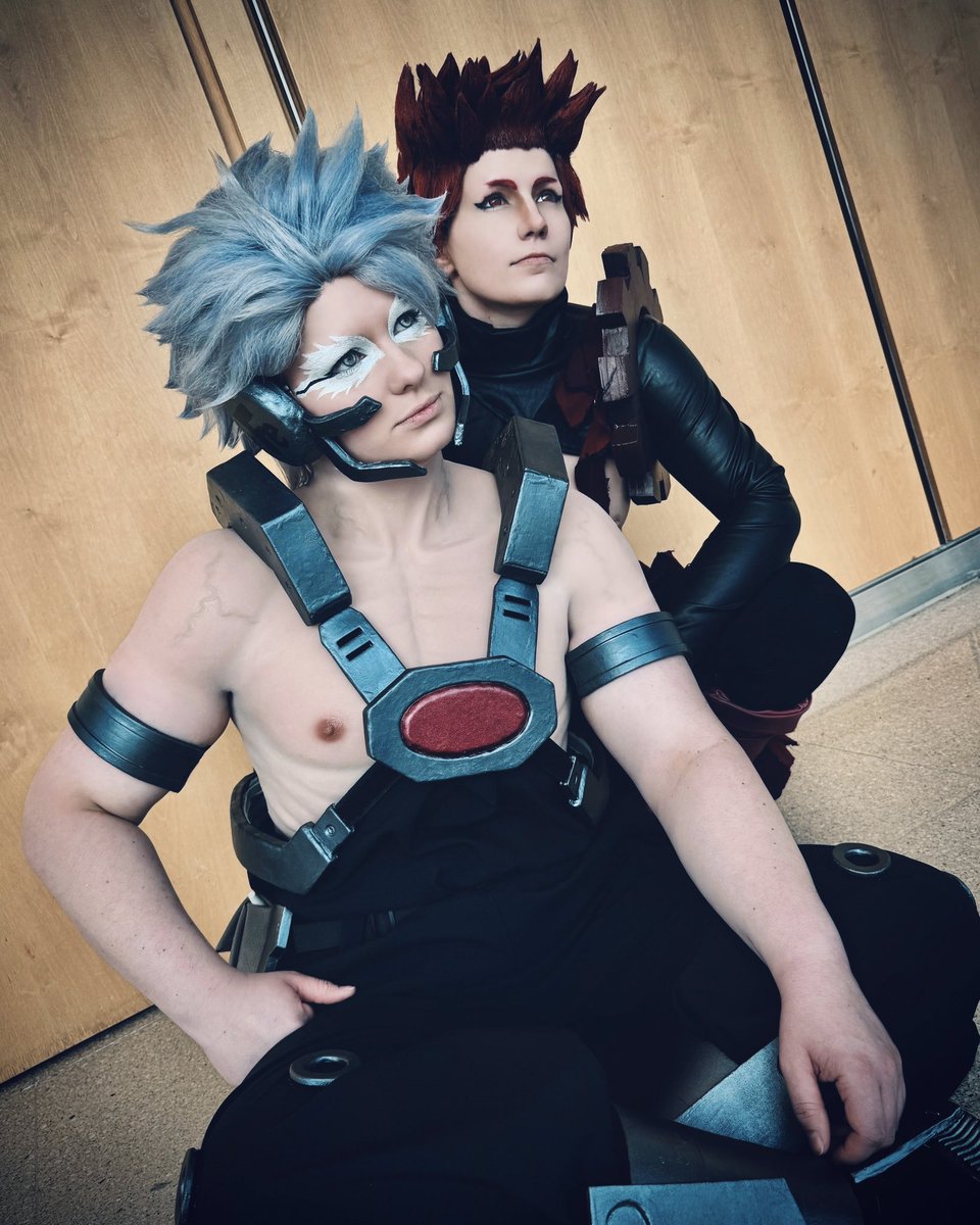 jellsies's tweet photo. Cosplaying Tetsutetsu and Kirishima was such a dream!!! Really can’t wait to wear them again 😭❤️🩶
#kirishima is zero_worx1 on instagram 💪🏻
#tetsutetsu is me 🌚
#bnhacosplay https://t.co/gVxDB391cW