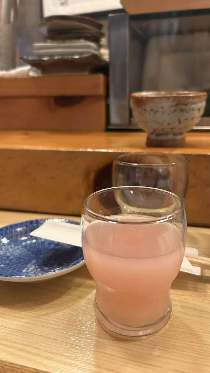 micmic403's tweet photo. 同僚のお友達会にお呼ばれしてお鮨を食べてきました🍣
もう、久しぶりの大人時間が最高でした♪
予約は約1年後になるけど、場所は有楽町のガード下です
#鮨 #ガード下 #有楽町 https://t.co/hXBGmVNlMH