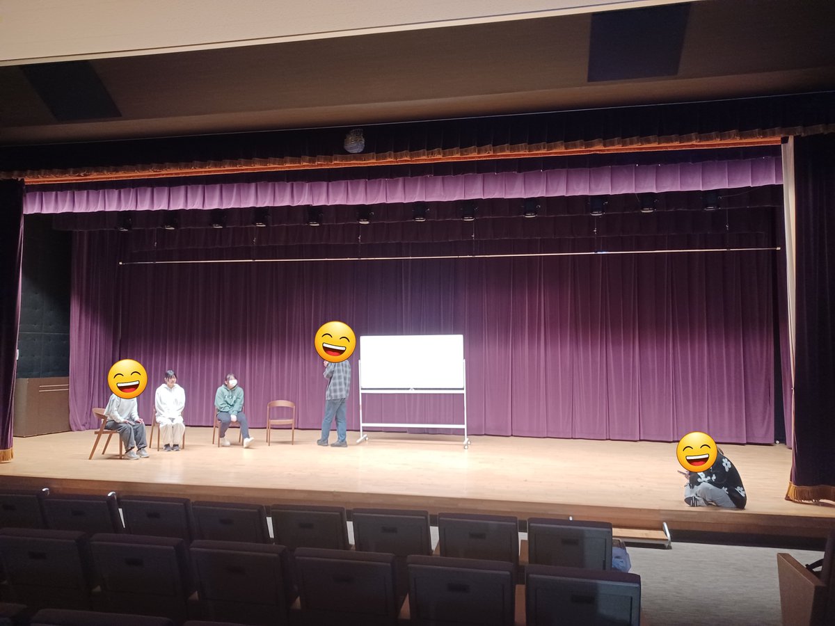 こんにちは！演劇部いろは団です
もうすぐ入学式ですね！
前日に新入生オリエンテーションがあります。
そのオリテで演劇を披露するので、春休みにも関わらず練習しています😄

新入生の皆さんは気楽にご覧になってくださいね〜