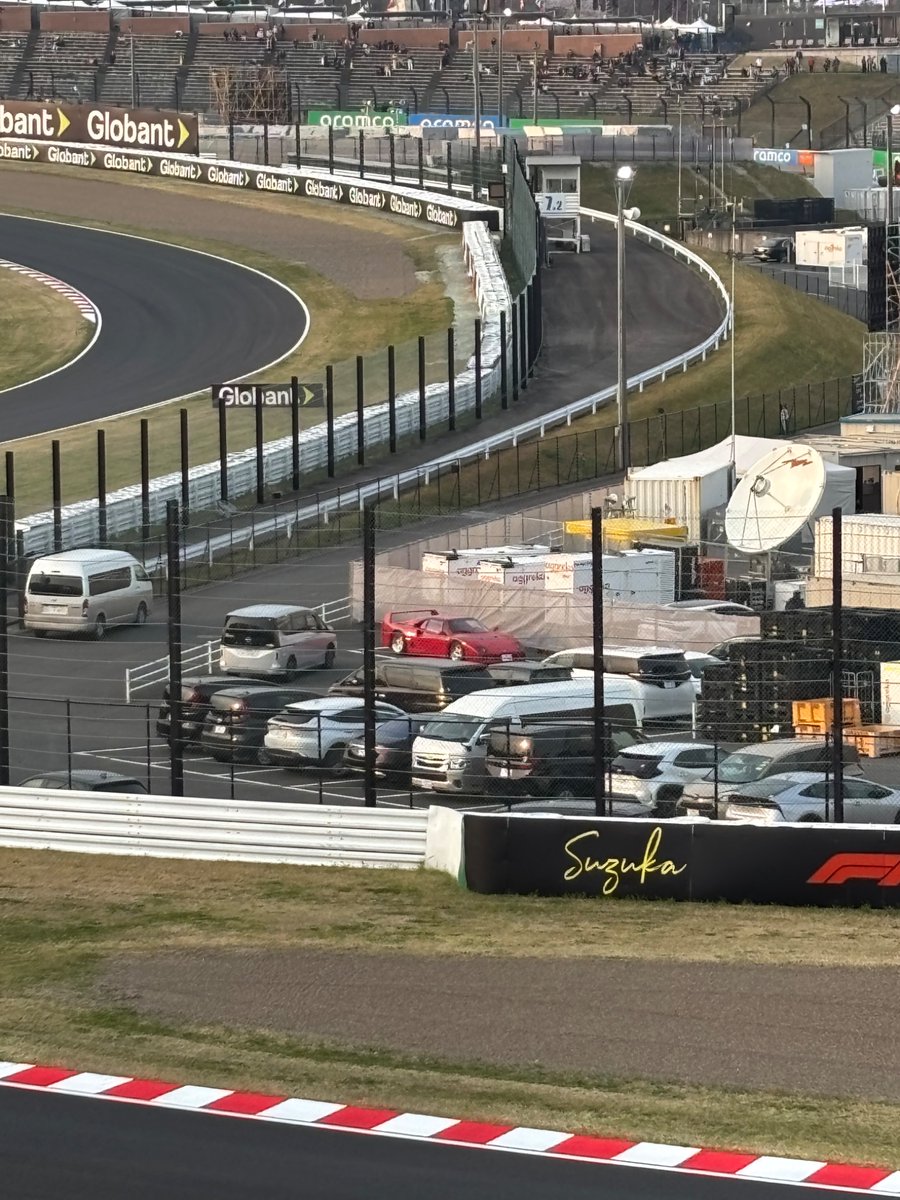 鈴鹿でF40を見つけたんだが、これってハミルトンの私物だったりする？？