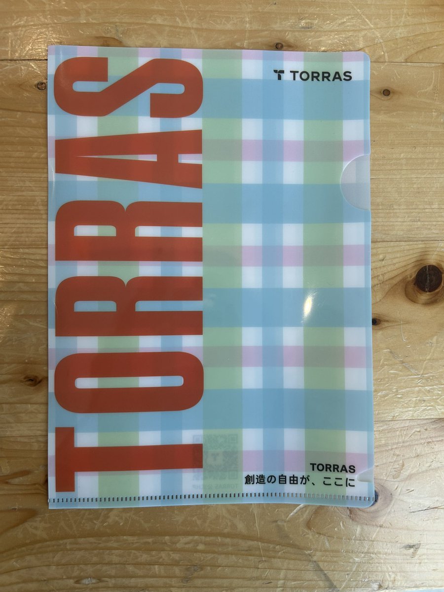 lol_nowandthen's tweet image. #MacFanFes
#TORRAS
@TORRAS_JP 

TORRASブースのガチャでモバイルバッテリー当たった！
10,000mAhなのに軽量・薄型！
しかもMagSafe対応のモデル✨
受付でもらったクリアファイルも可愛い☺️💕

トークショーも歴代のApple製品たちの展示もよくて、とても楽しかった👍