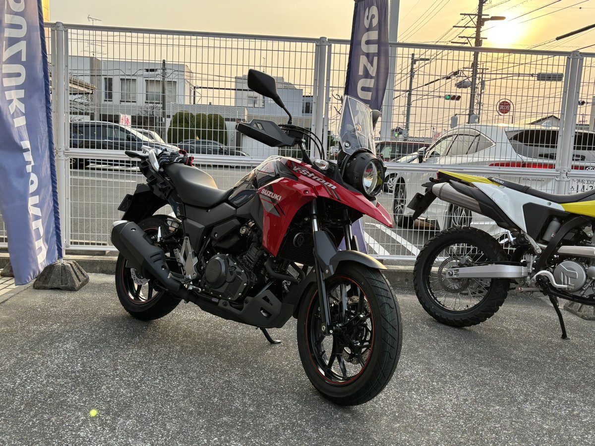 takebo1971's tweet image. さて、Ｖストは１年点検に入ります。
ヘビーコンディション点検なので、一泊コース。明日の夕方引き取りにきます。

で、代車は、最新の無印250でした。
SXでなくて残念😅

#スズキワールド浜松
