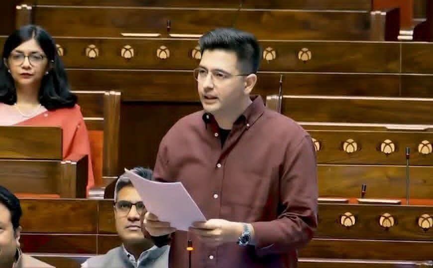 राघव चड्डा तो मानो कसम खा चुके हैं कि मिडिल क्लास वालों की ज़िंदगी बदल के ही रहेंगे...

मान लीजिए महीने की शुरुआत में आपने 20 लीटर पेट्रोल भरवाया और महीने के अंत तक सिर्फ 15 लीटर ही इस्तेमाल हुआ।

तो क्या पेट्रोल पंप वाला आकर बोलेगा, “5 लीटर वापस करो, इसकी वैलिडिटी खत्म हो गई”?