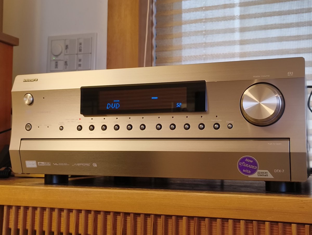 ONKYOlove817's tweet image. ONKYO(オンキヨー) Integra DTX-7
2003年発売 定価20万円
届きました！
状態が良くて本当に美しいです。
デザインだけ見ると最近の機種かと思ってしまいますが、23年も前のモデルで、HDMIもありません。
デジタル端子の数が凄いです。

#ONKYO #オンキヨー
#Integra
