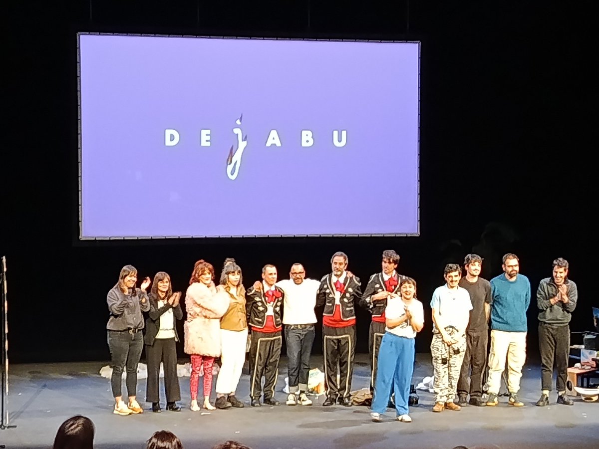 AnaErasun's tweet photo. Zenbat diziplina txirikorda daitezke antzerkian? A ze uztartze lan aparta.
Goresmenak eta aunitz urtez! #Dejabu #Itzulera
Donostia Antzerki Saria https://t.co/RkxEufs8c7