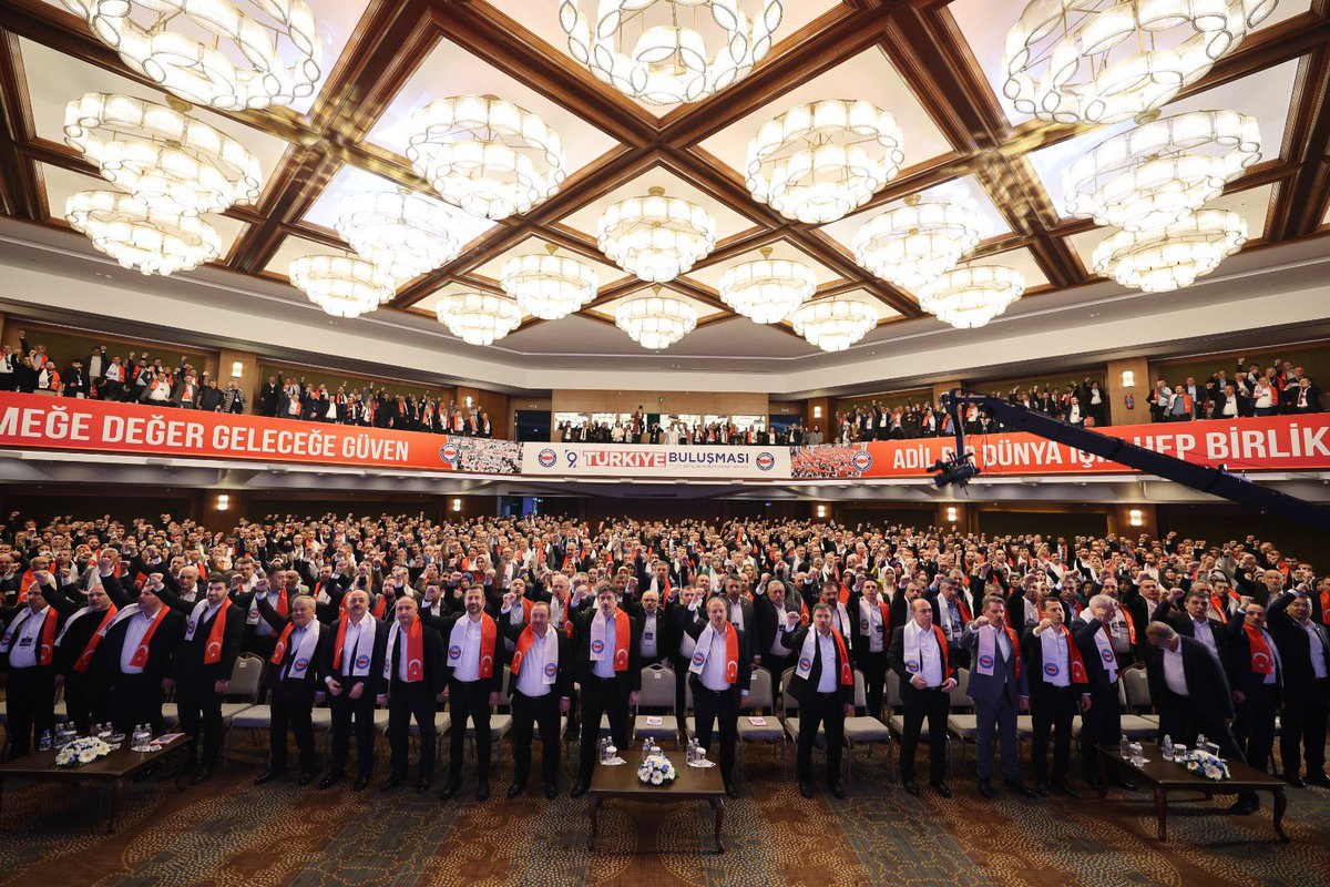 UCMSGenelMerkez's tweet photo. “Emeğe Değer, Geleceğe Güven”

Teşkilatımızın öncü kadrolarıyla; ortak aklın, istişarenin ve kararlılığın buluştuğu Memur-Sen 9. Türkiye Buluşmamız devam ediyor.

Birlikte değerlendiriyor, birlikte güçleniyor, aynı hedefe kenetleniyoruz.

#GüçlüMemurGüçlüTürkiye
#TürkiyeBuluşması https://t.co/QQgXPvtJEi