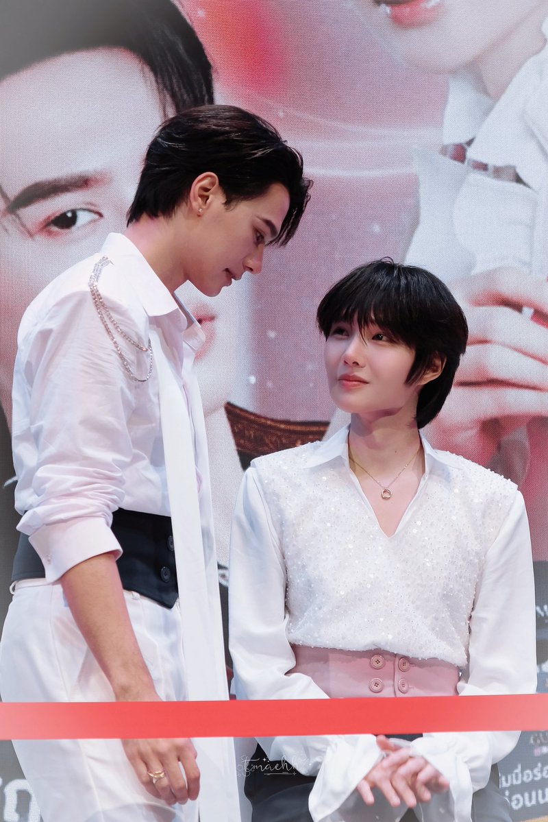 เมษา tweet media