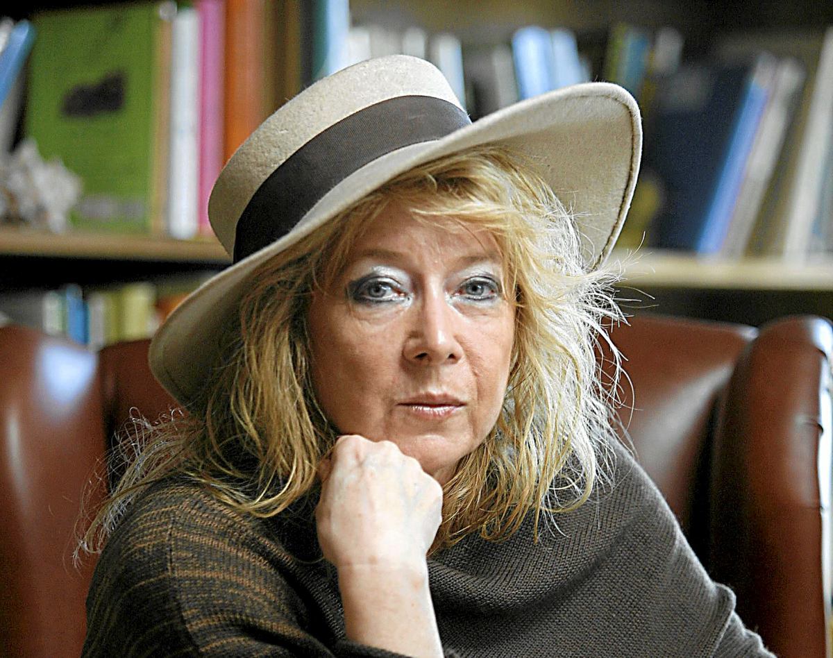 Mówimy "senior", a nie "były aktor, elektryk, kierowca, lekarz". Starość jest wypychana z życia. W telewizji wszyscy są młodzi. Nie ma starych prezenterów, publicystów, lektorów
👇👇👇
katowice.wyborcza.pl/katowice/7,350…