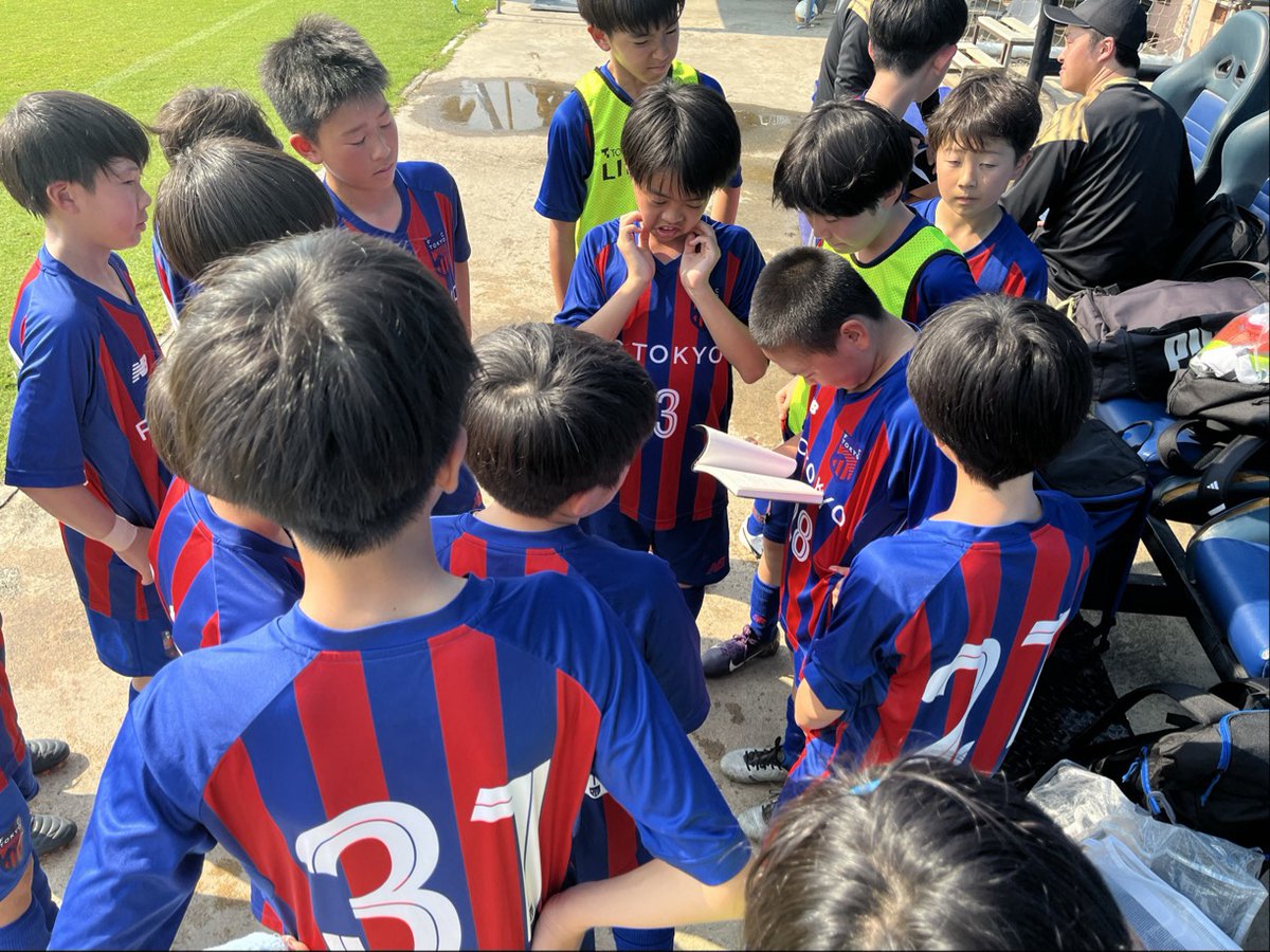 fctokyoofficial's tweet photo. 🔵タイ遠征実施報告〜世界に触れ、未来を広げる5日間〜🔴

FC東京サッカー・フットサルスクールでは、3月20日～25日の日程で、スクール生17名によるタイ遠征を実施!!🇯🇵🇹🇭🔵🔴

この5日間の経験は、サッカーの技術向上にとどまらず、自分で考え、行動し、相手を理解しようとする力を育てる、かけがえのない学びの機会となりました👏👏🔵🔴

遠征の様子はスクールレポートより、ご確認いただけます🙏
▽スクールレポートはこちら
https://t.co/3ZQtY6Yd4v

#FC東京サッカー・フットサルスクール 
#fctokyo #tokyo