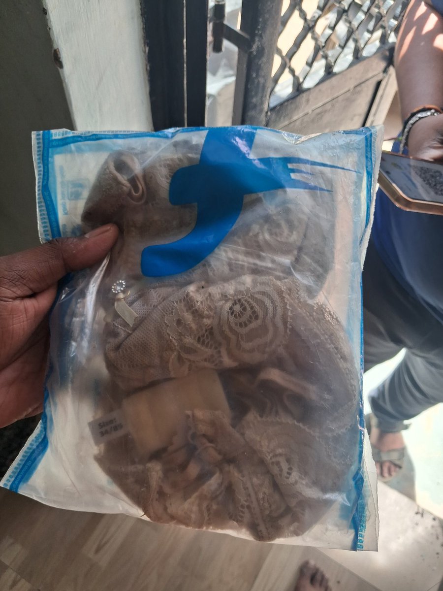 imashishvtiwari's tweet image. @Flipkart Seriously, is this how you handle customer privacy?

Received my order in transparent packaging where the product was clearly visible. This is unacceptable and embarrassing.

Please ensure proper privacy in packaging.

#Flipkart #PrivacyIssue #customerRights