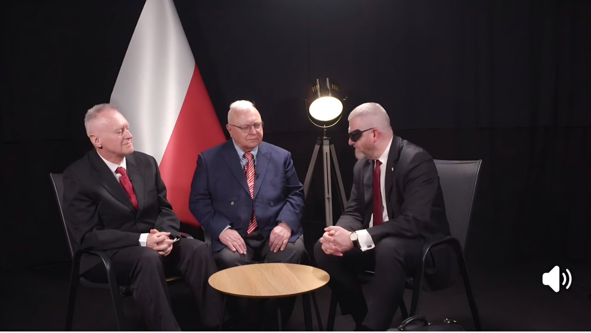 Pan Stan Tymiński już powiedział co miał w swojej czarnej teczce w toku 1990.
Były tam donosy Bolka na jego kolegów.
A co jest w teczce <a href="/GrzegorzBraun_/">Grzegorz Braun</a> ?