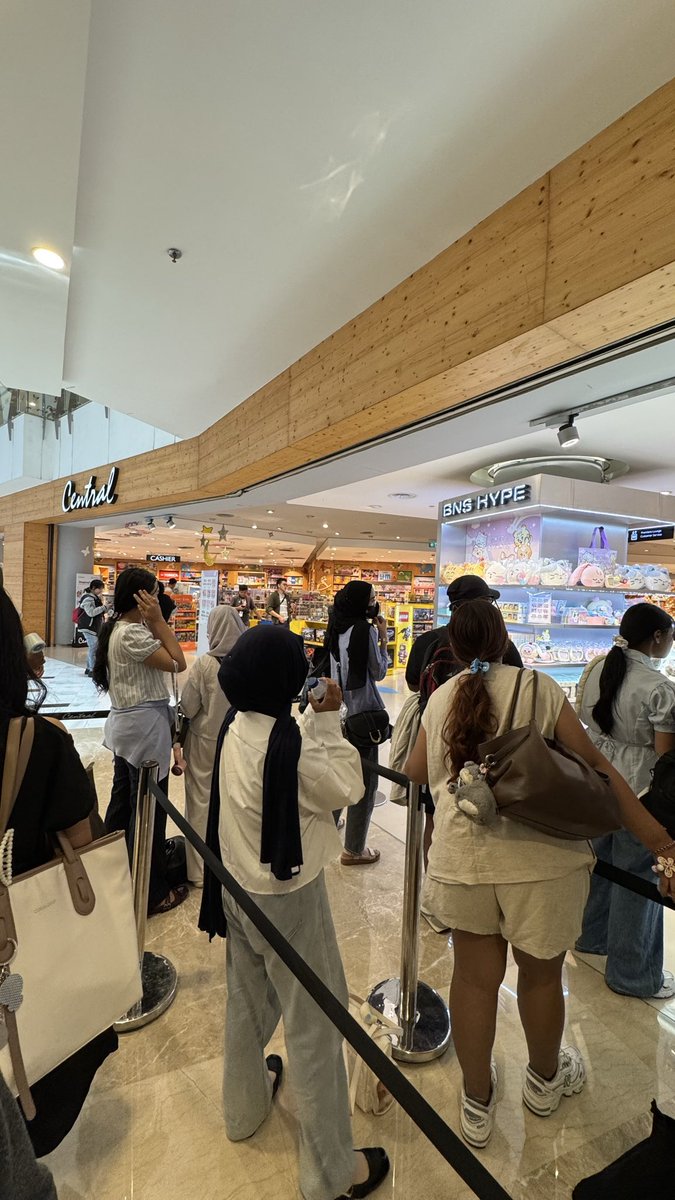 notsoprivatall's tweet image. Nah nanti kalian antri lagi disini sebelum masuk yaa. #nctdream #linefriend #sweetdreamiez