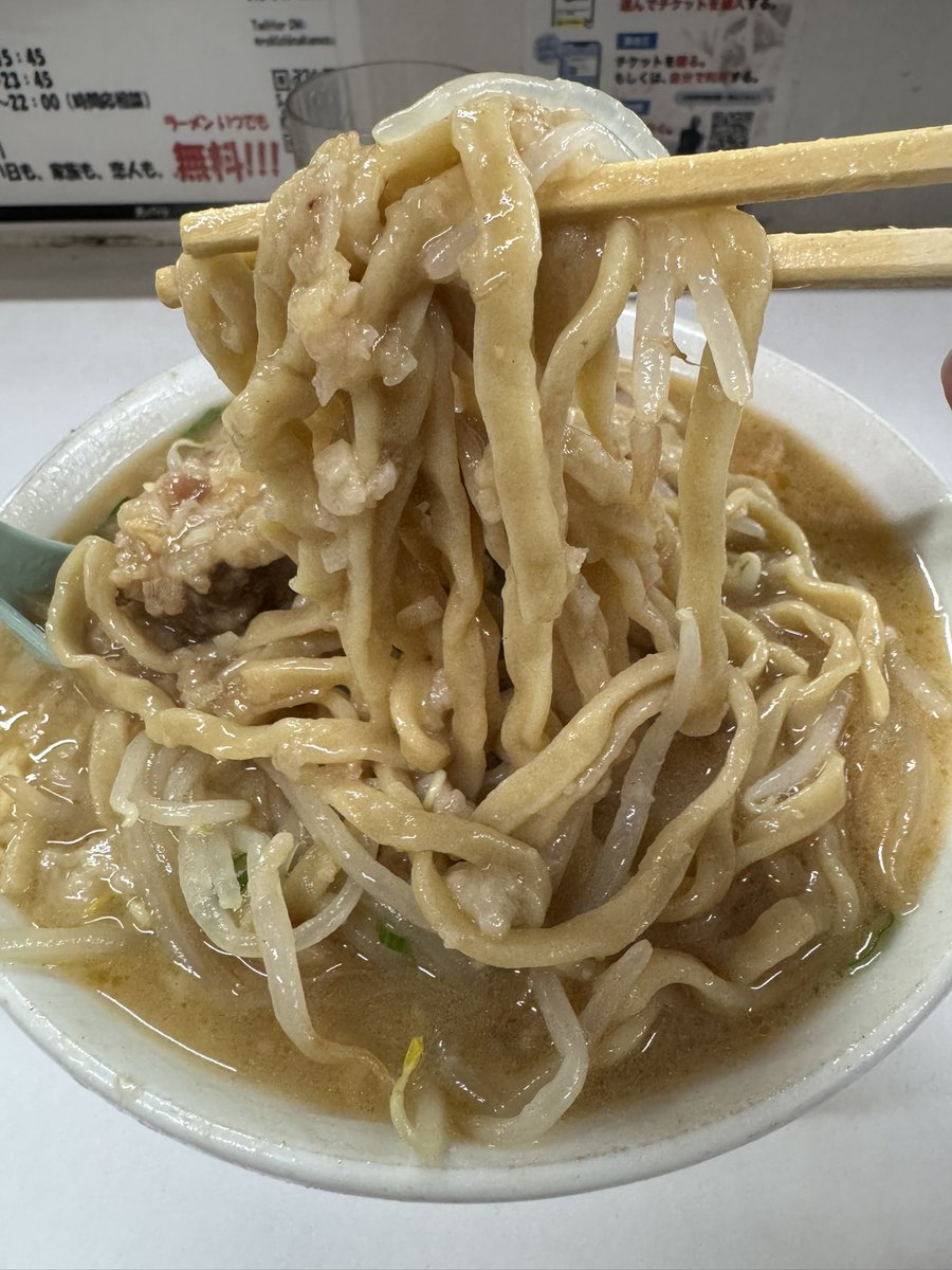 歴史を刻め　なかもず
周年限定海老塩ラーメン　豚W
8周年おめでとう御座います🎉　なかなかチャンスが無く4年ぶりでした😄　海老風味スープにプリツル麺めっちゃ美味しかったです 😋端豚🐷沢山〜ご馳走さまでした♪