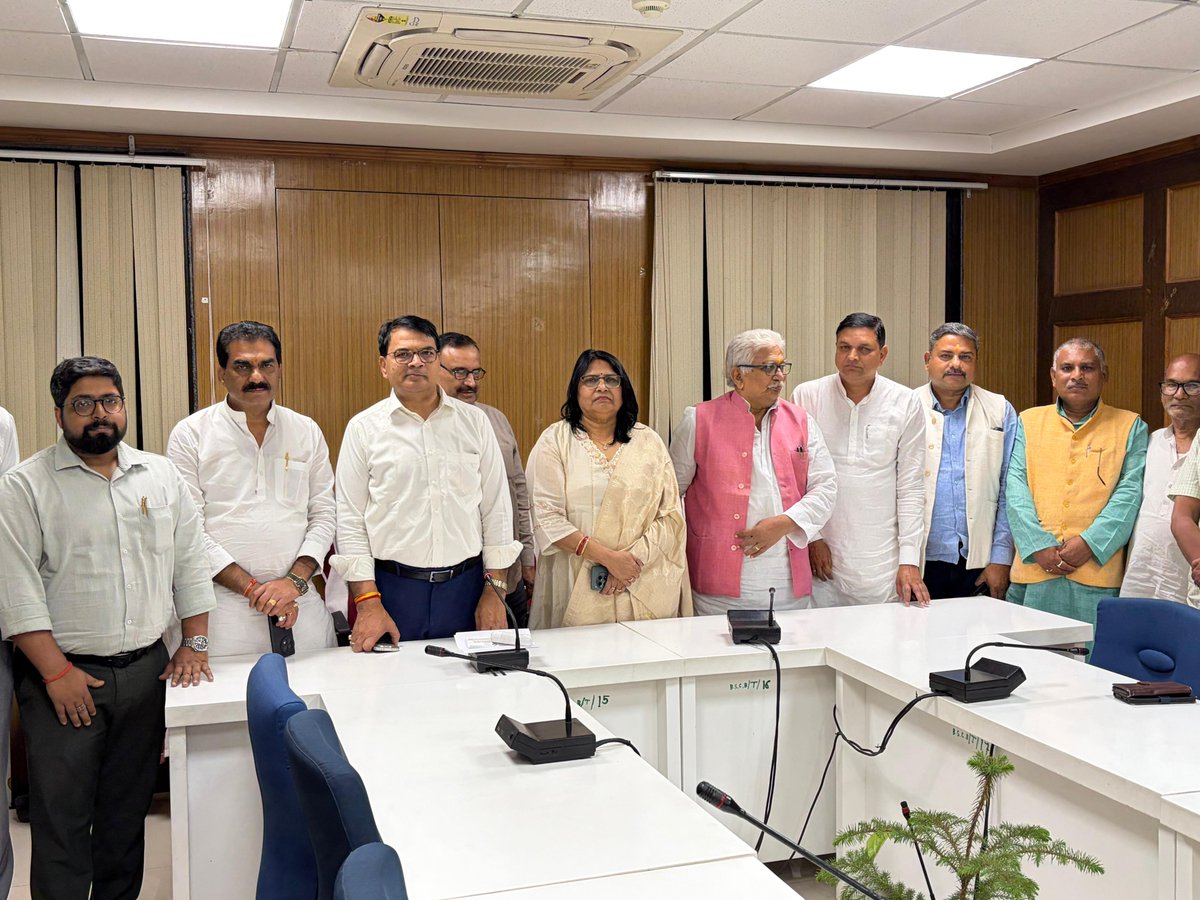 BStCB_Official's tweet photo. BSCB had the honour of hosting the  Chairperson of Jharkhand State Cooperative Bank. She was warmly felicitated by the Chairman &amp; MD, BSCB followed by discussions on strengthening cooperation and driving growth in the cooperative banking sector. @MinOfCooperatn @DeptCooperative https://t.co/G9GuM7EZqR