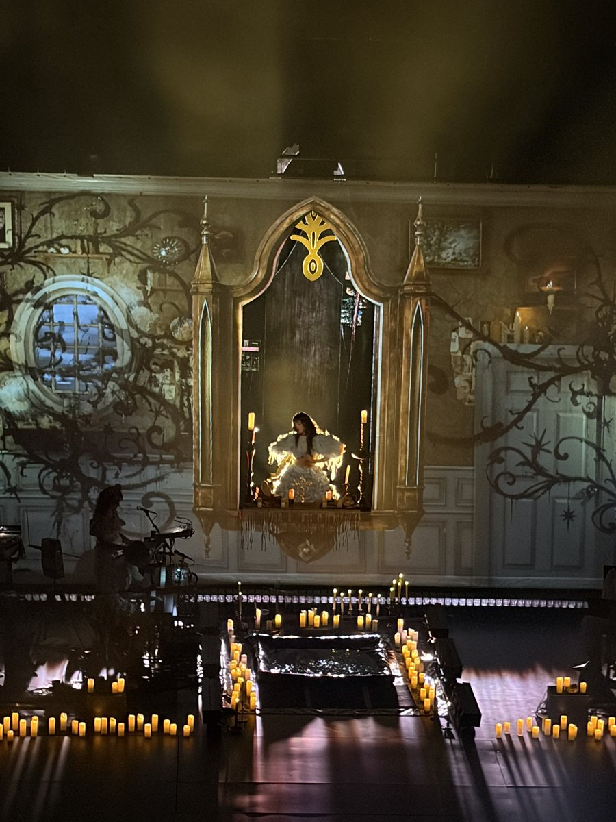 gigi ♡ seeing mel 3/27 tweet media