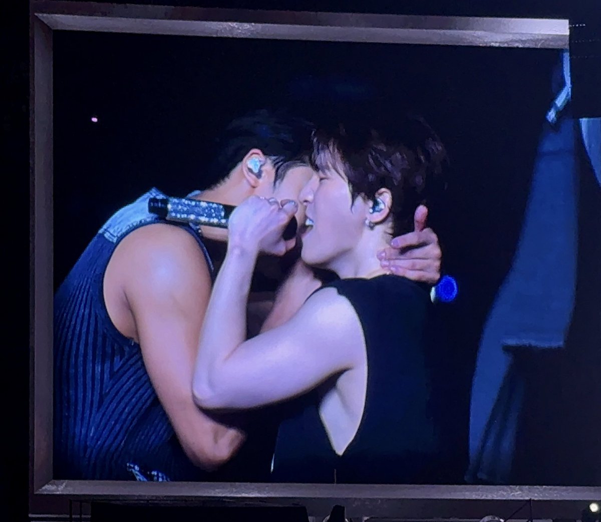 ña 🦦 tweet media