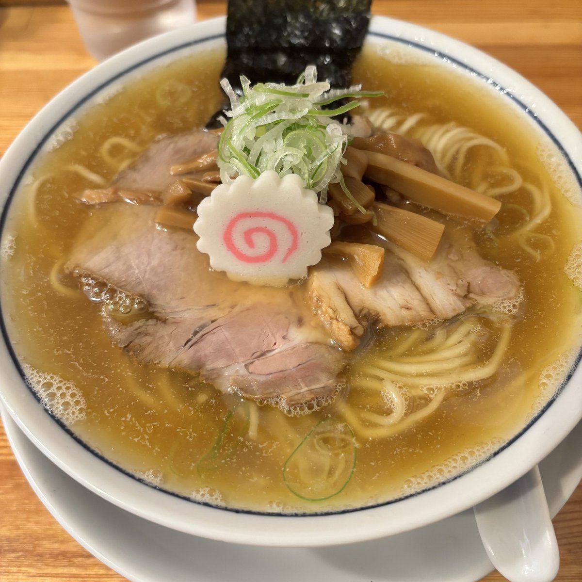 ogipop1's tweet photo. 整形外科からの麺活😇

there is ramen🍜

ライトだけど味わい深い煮干しとムチパツな麺は全国民が大好きなはず💯

#ラーメン
#荻窪 https://t.co/Z0ELYUWu0S