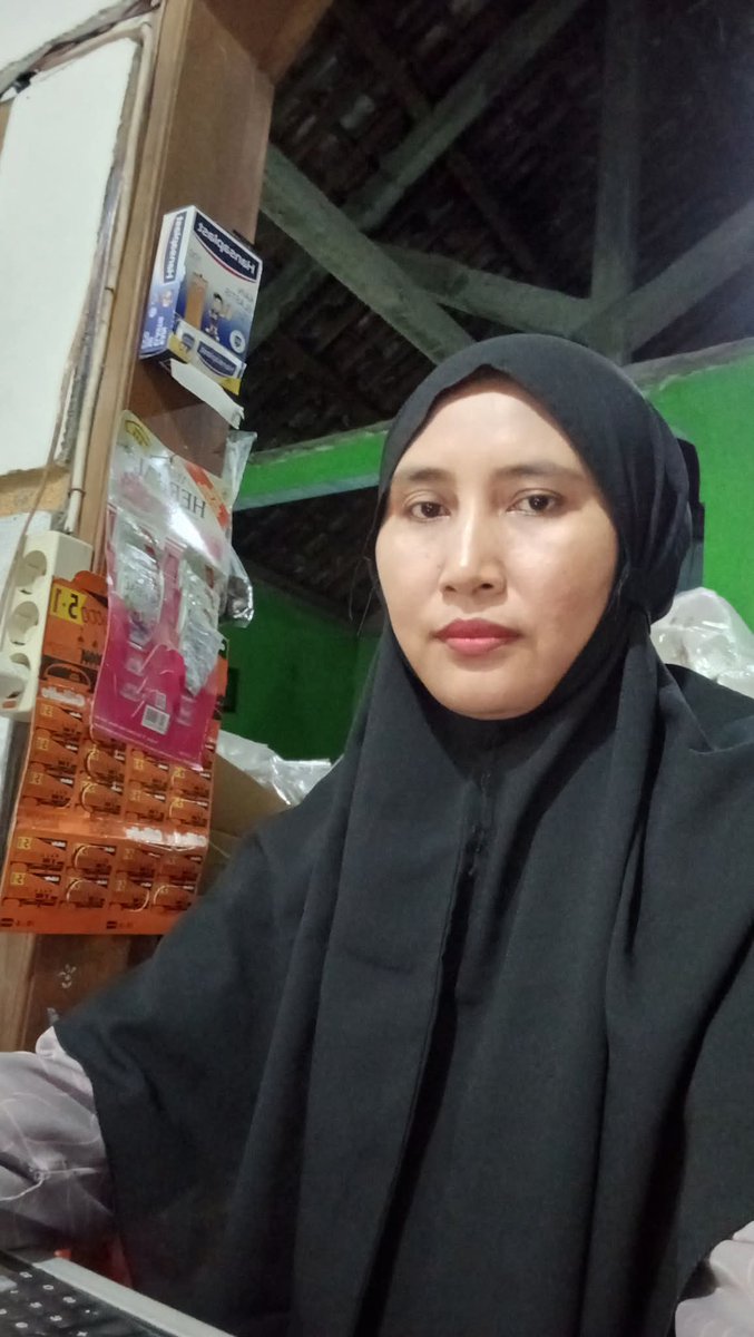 Lili Yuanti tweet media