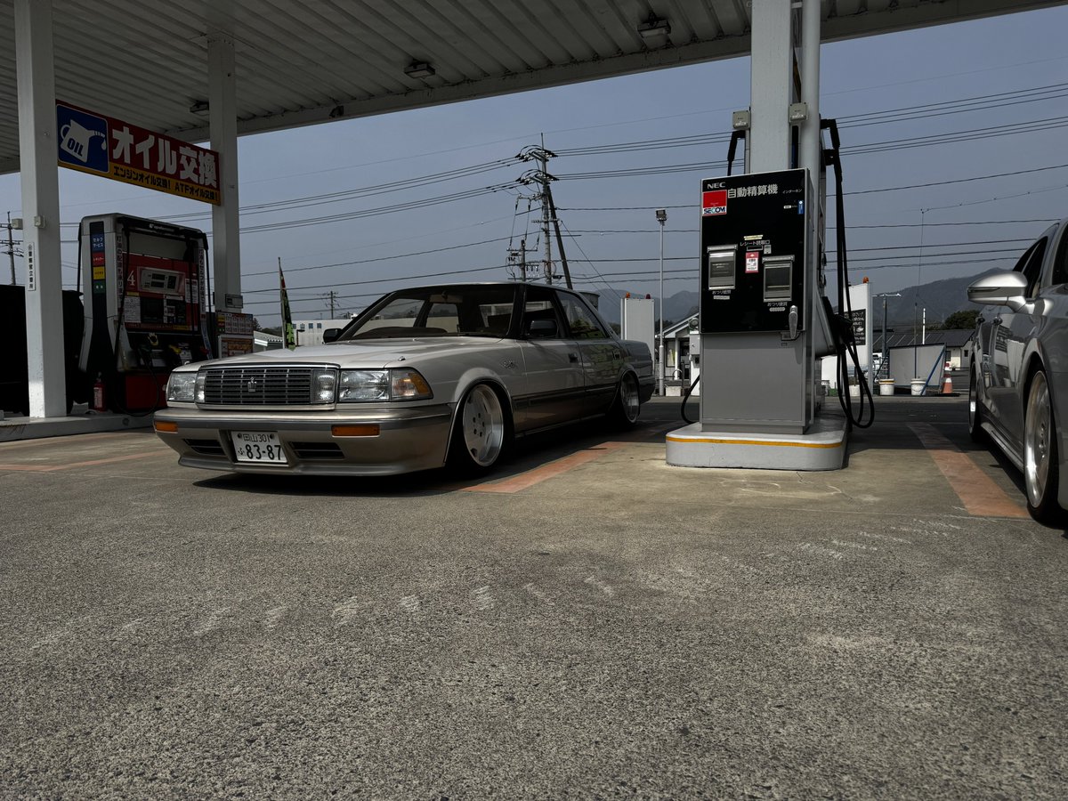 Dres70F's tweet photo. ついにクラウンに車高調組みました🔥

納車して約4年にしてようやく改造車の仲間入りです。
あとはマフラー中間変えたりツラ出したり
外装綺麗にしたらとりあえず完成です🙌 https://t.co/bAgblbbMhu