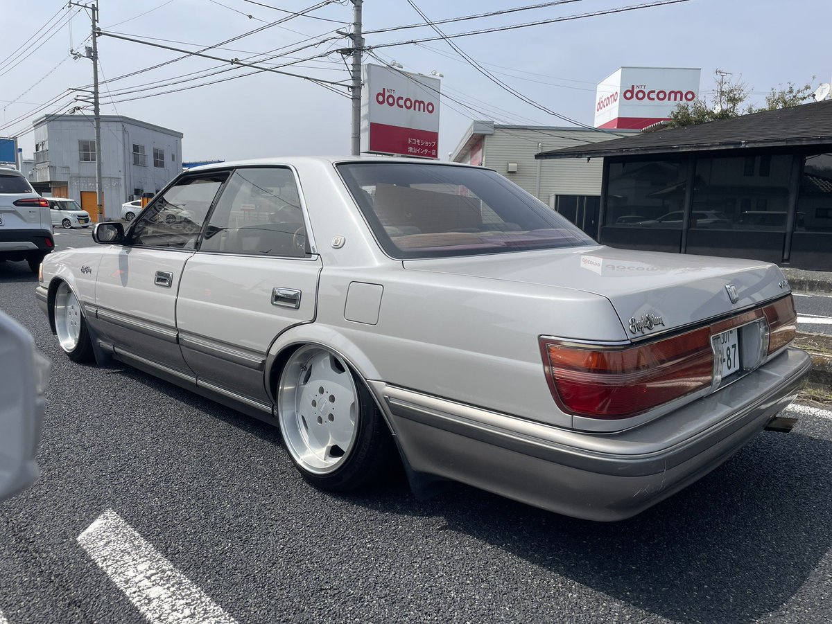 ついにクラウンに車高調組みました🔥

納車して約4年にしてようやく改造車の仲間入りです。
あとはマフラー中間変えたりツラ出したり
外装綺麗にしたらとりあえず完成です🙌