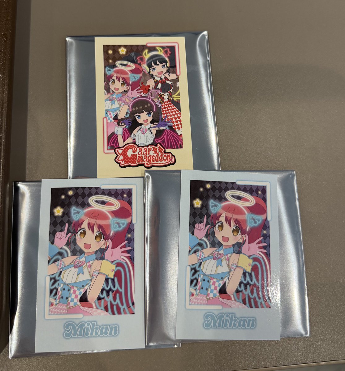 __as18__'s tweet photo. 【交換】
ガァルマゲドン 単独 ライブ
グッズ 悪魔の宴 缶バッジ プリパシャ

譲)
・缶バ
    あろま×2（ホロ）
    あろま、みかん

・プリパシャ
    みかん×2、集合

求)ガァルル(ホロ)

昼の部参戦、現地付近おります。
会場内14:00頃〜手渡し希望です🙇‍♀️ https://t.co/fUl91u6RO8