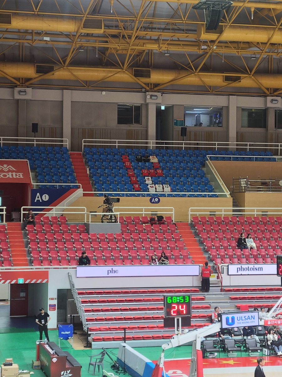 냥냥냥🕯 tweet media