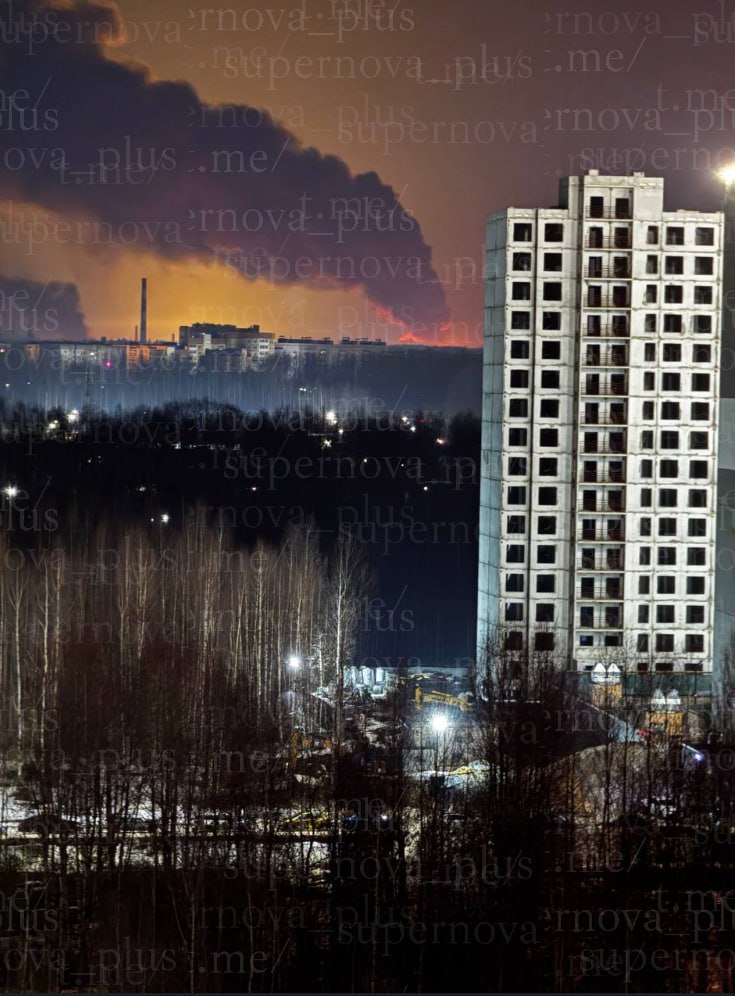 observer_360_x's tweet image. 🚨 Yaroslavl under attack! Locals confirm strike on Yaroslavnefteorgsintez YANOS refinery 💥

🔥 Major fire reported, chaos at the site 🚒
#Yaroslavl #YANOS #BreakingNews