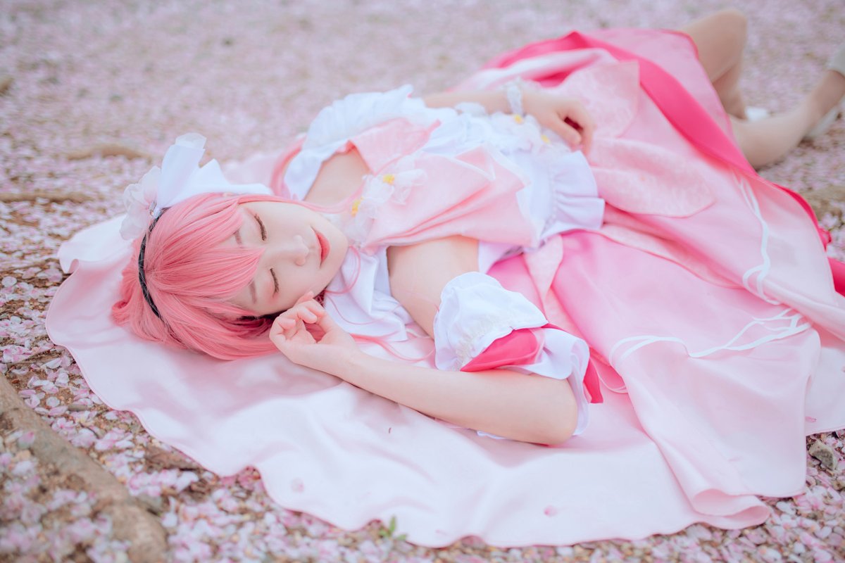 YByul_cos's tweet photo. @Gaon_GAONNURI #cosplay
🌈
プロジェクトセカイ カラフルステージ！ feat.初音ミク

🌸
巡音ルカ (Dear flower ver.)

📷
가온 님(@Gaon_GAONNURI) https://t.co/N8xjVdApwe
