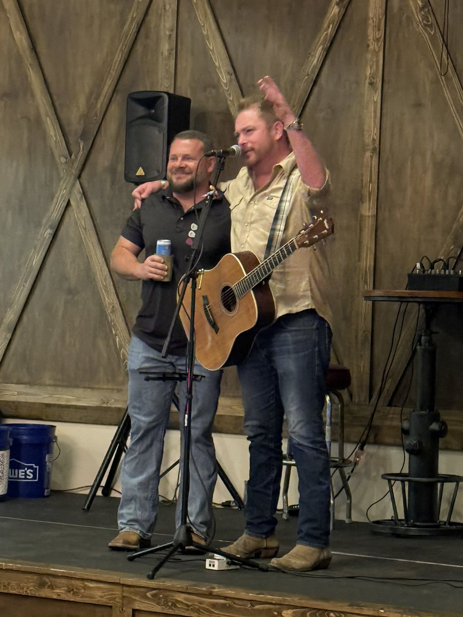 Go Gold Dishy LaRue🥂 tweet media