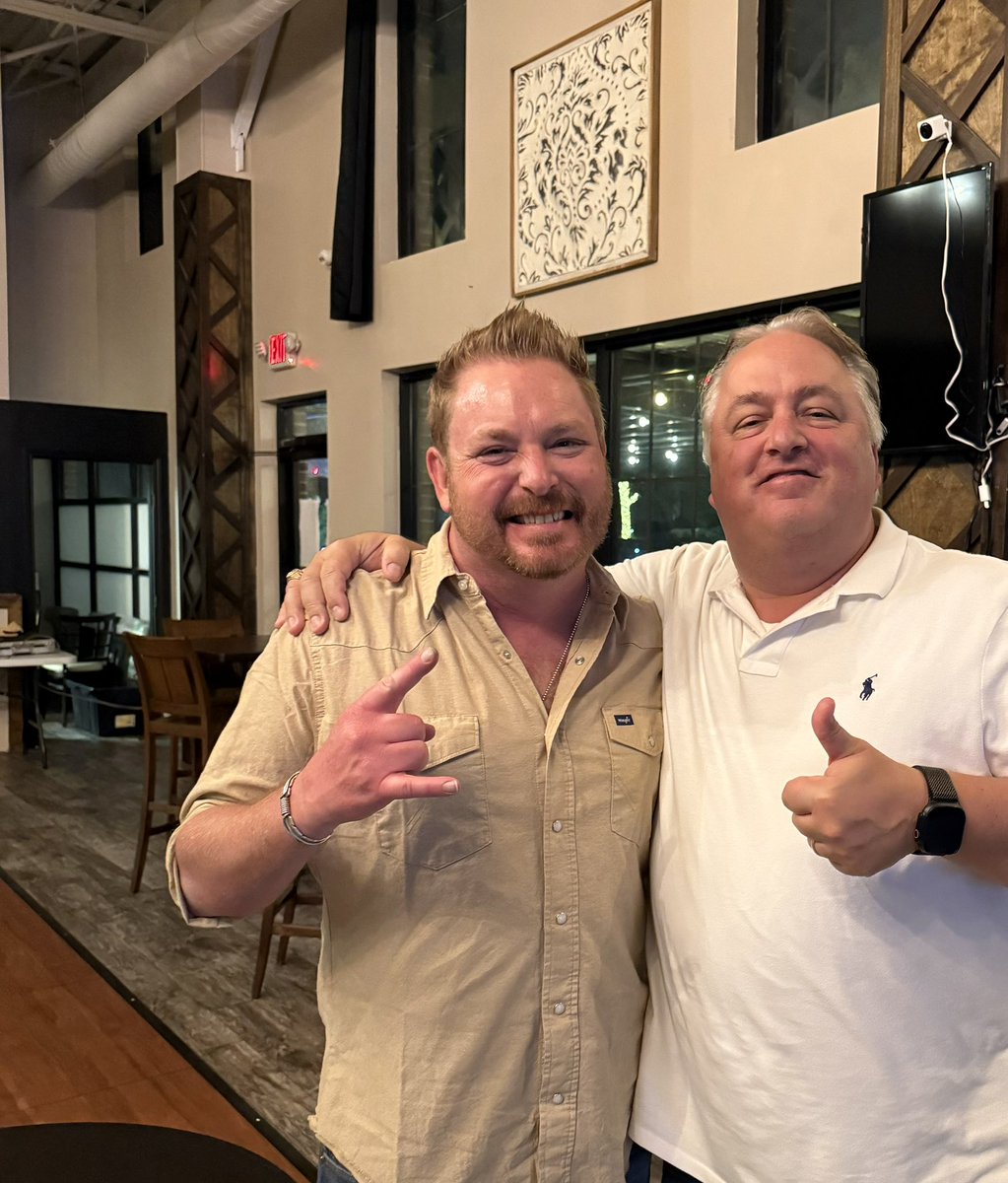 Go Gold Dishy LaRue🥂 tweet media