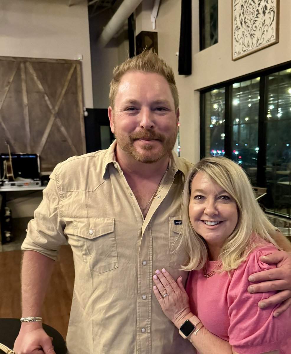 Go Gold Dishy LaRue🥂 tweet media