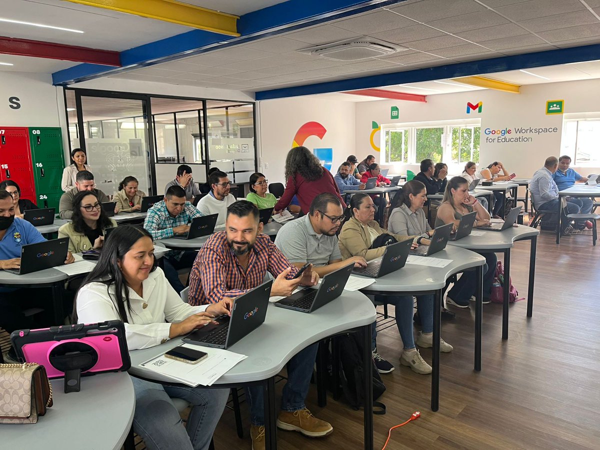 MtroFerLozano's tweet photo. Con una mirada común y una estrategia compartida por nuestros jóvenes en Educación Media Superior, tocó #STEAMLAB para nuestros Compañeros en Jalisco de la @DGETAyCMOFICIAL 
¡Agradecidos por sumar! https://t.co/sVL2qmMSWF