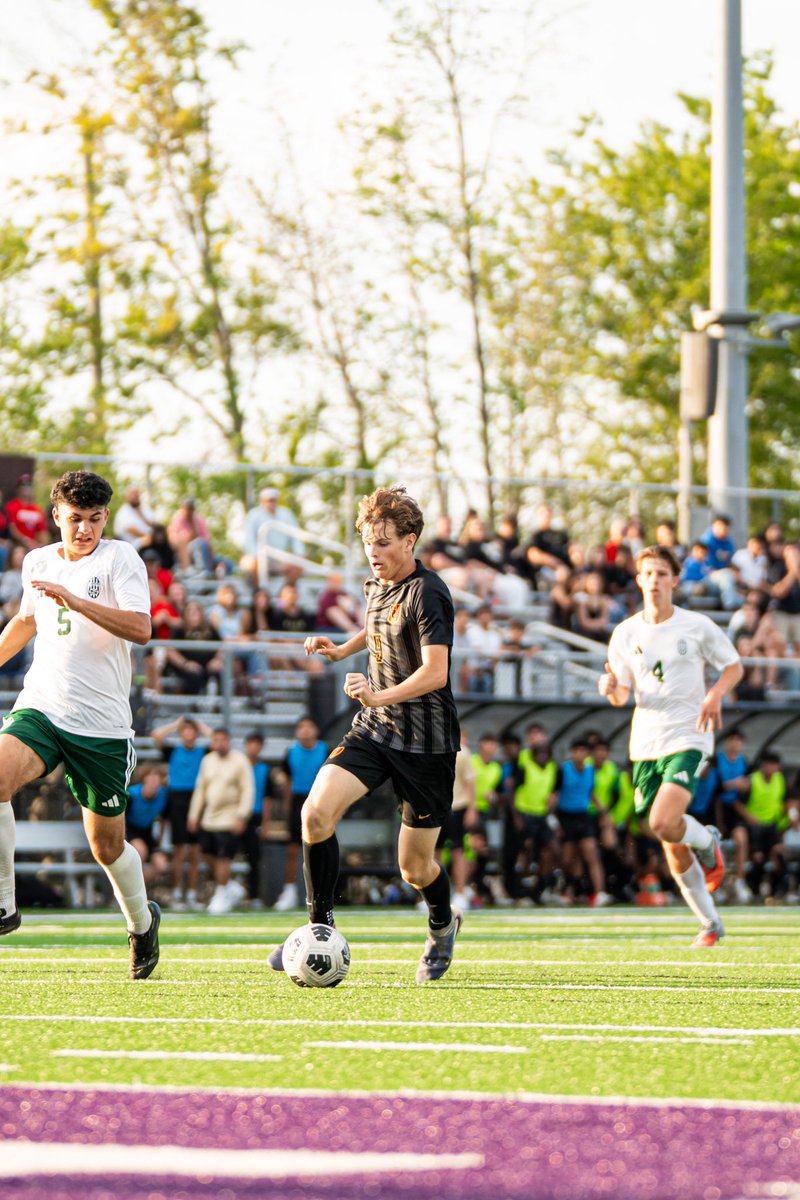 HumbleISD_SCHS's tweet photo. FINAL: SCHS 3, Stratford 0
⚽🔥 

Our boys’ soccer team is headed to the ELITE 8 in the STATE after a dominant Regional Semifinal win!

Congratulations to our athletes and coaches on this historic win!

Up next, Regional Finals
vs. Memorial

Tuesday, 03/31
7:15 @ Tully Stadium https://t.co/e2Yif8BCSR