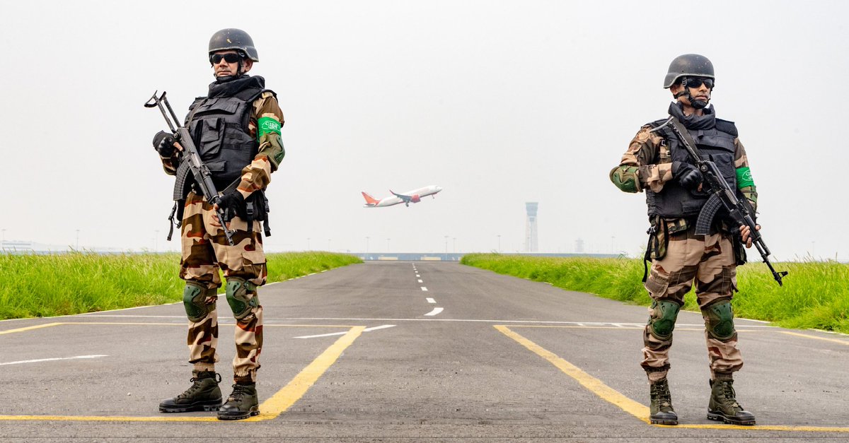 Newsofpmc's tweet photo. CISF के हजारों जवानों को बड़ा झटका: 53 यूनिटों में 'जोखिम-कठिनाई भत्ता' बंद, वेतन में होगी भारी कटौती
 https://t.co/AZKYSDmz6r https://t.co/JQZIPqRh5t