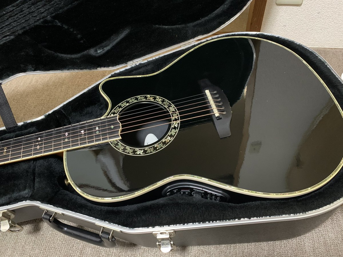 misojinoguitar3's tweet image. 長らく愛用してきたOvation Custom Legendを手放す決心をしたので、本日お世話になってる工房に委託販売をお願いしてきました。
帰り道にちょっと寂しくなりつつも、このギターとの楽しい思い出を噛み締めているところです。
#Ovation
#アコギ