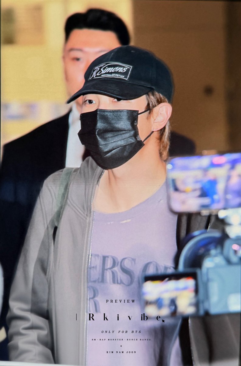 rki_vibe613's tweet photo. 260328 𝑷𝒓𝒆 📷

갑자기 급한 일이 있어서
늦게 올렸어요🙇🏻‍♀️🙇🏻‍♀️

#방탄소년단 #BTS 
@BTS_twt

#김남준 #남준 #RM #알엠 https://t.co/i7kX4Awi70