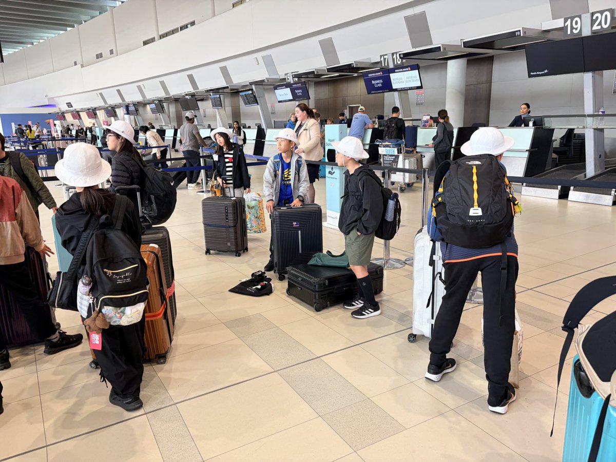 seikeies's tweet photo. Perth空港に到着し、無事に出国手続きを終えました。搭乗時刻まで昼食を食べたりしながら過ごします。 https://t.co/yzzGKimBdH