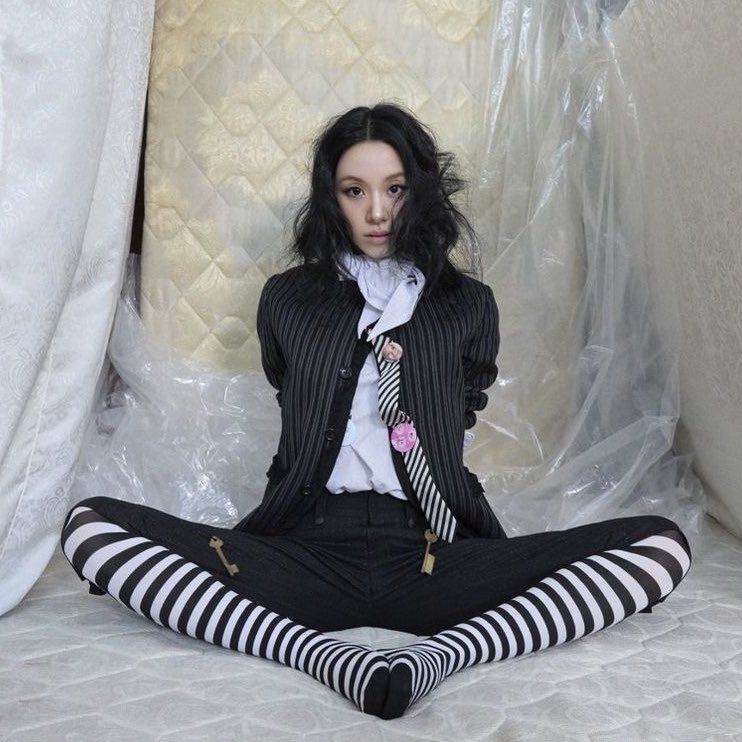 dubuᥫ᭡. 🏰 seen TWICE 3/27 ! tweet media