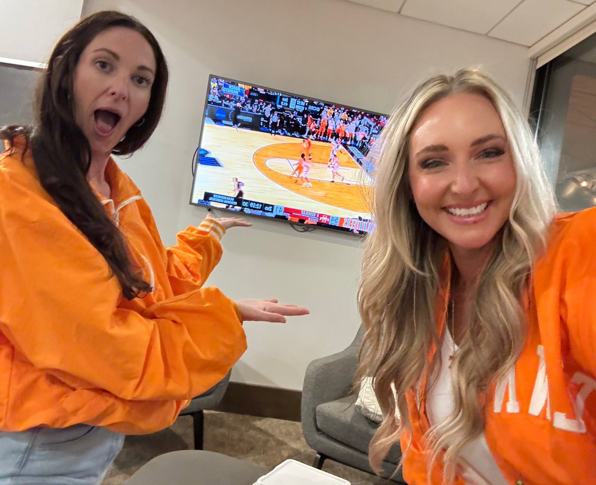 ••Ashley Knight •• tweet media