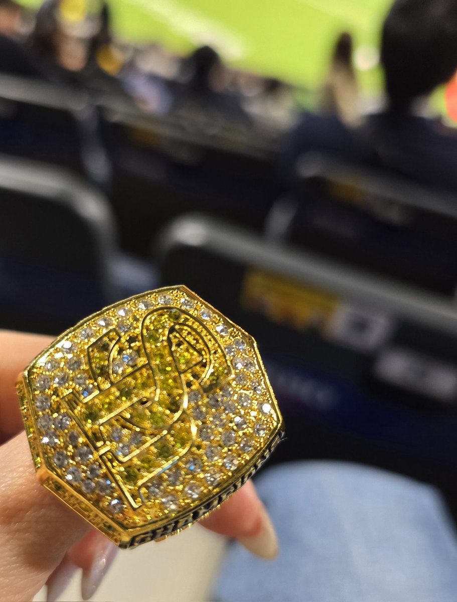 nicol𓅸 tweet media