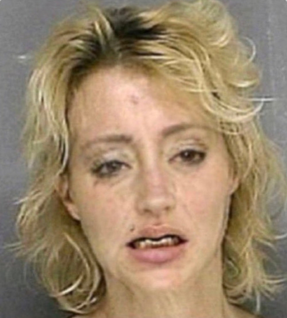 reinac64781524's tweet image. You serve the people huh? Drugs and prostitution is your profession? According to your mugshot