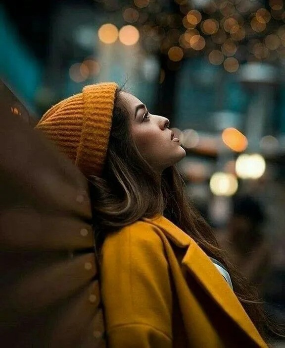 bulkdps's tweet image. Alone Sad Girl Images

In this picture, a girl sits alone; the hidden pain in her eyes and the sadness clouding her face can be clearly felt. The silence pervading this scene speaks volumes. The full picture can be viewed on the website.

#Lostfeelings #Innerpain #Alonetime