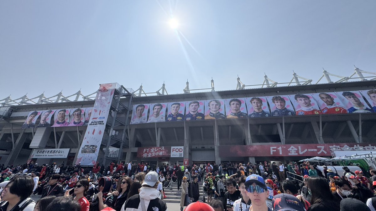 wara79s's tweet photo. 今日も暑い😇 https://t.co/ghHSfSXT7Y