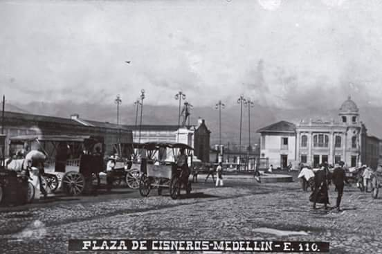DeepSageApp's tweet photo. Plaza de Cisneros. Medellín  #ViajeEnElTiempo. Década 1920 probablemente .

Archivo gráfico de @bppiloto https://t.co/W3FTIQpx7N