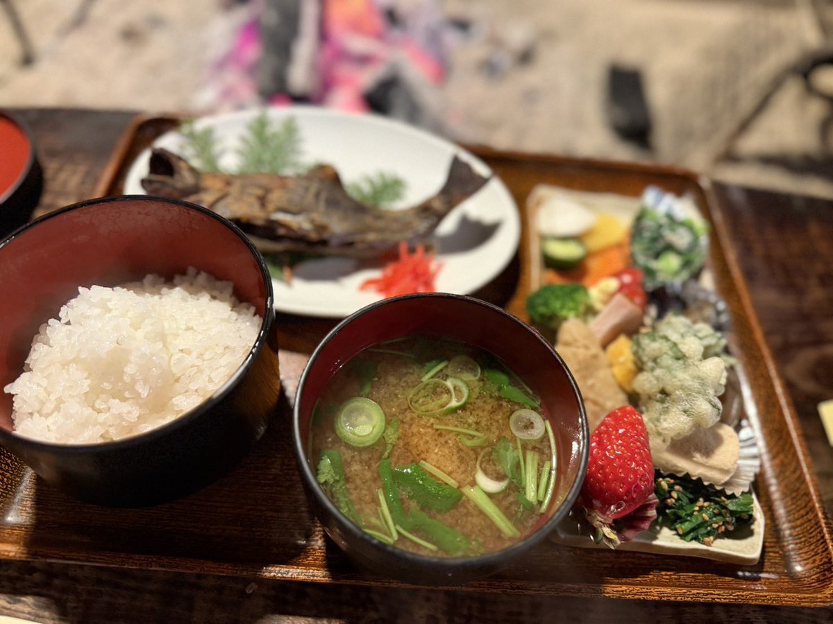26vRp's tweet photo. 人生2度目の魚籠屋！
踊り食いがまーじで美味いっ！！！！ https://t.co/KcMfvjrIE6
