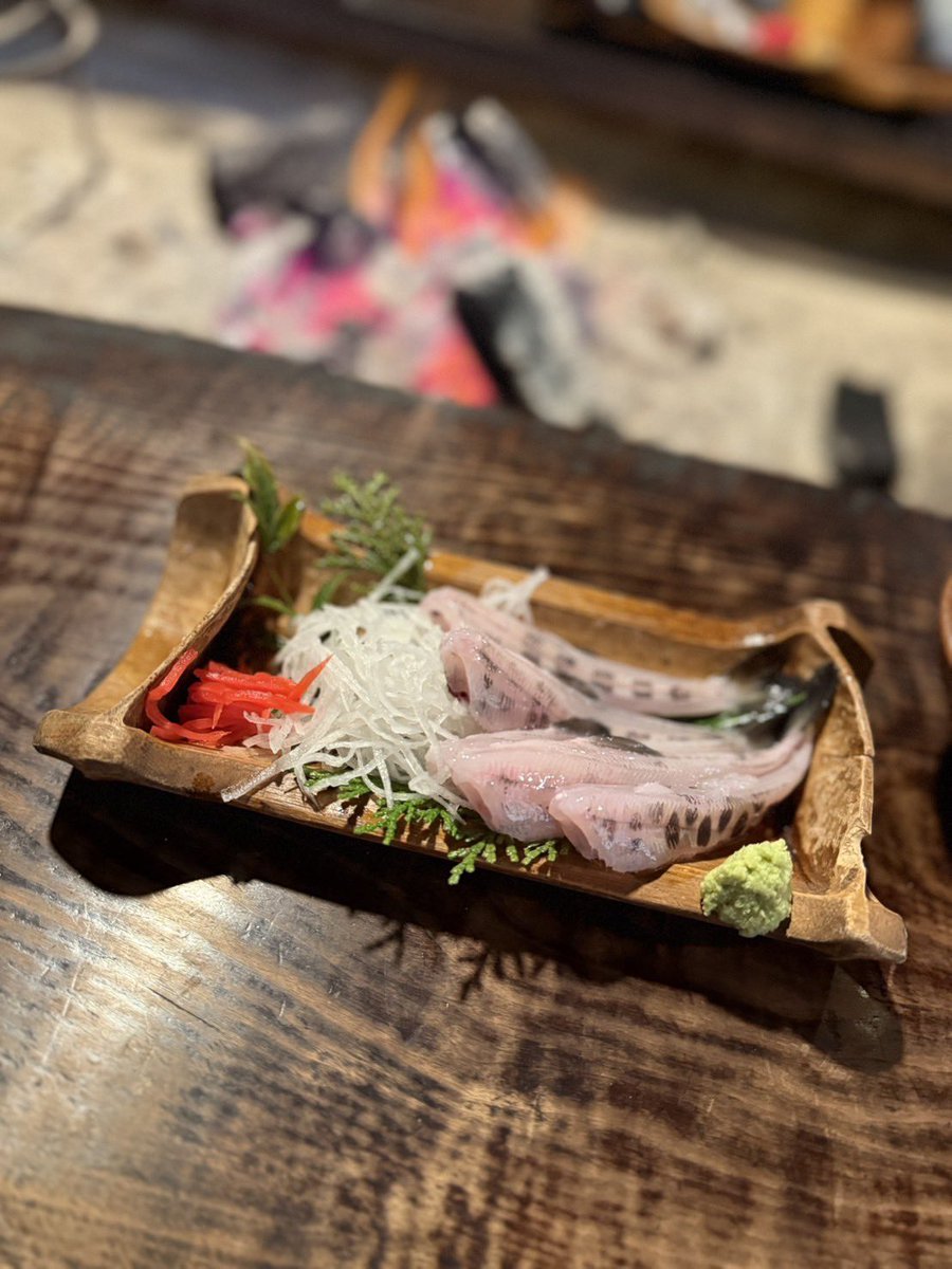 26vRp's tweet photo. 人生2度目の魚籠屋！
踊り食いがまーじで美味いっ！！！！ https://t.co/KcMfvjrIE6