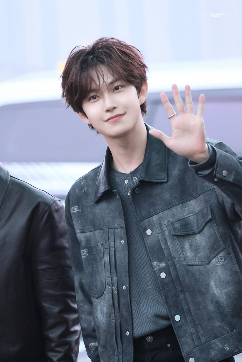 아야🌼 tweet media