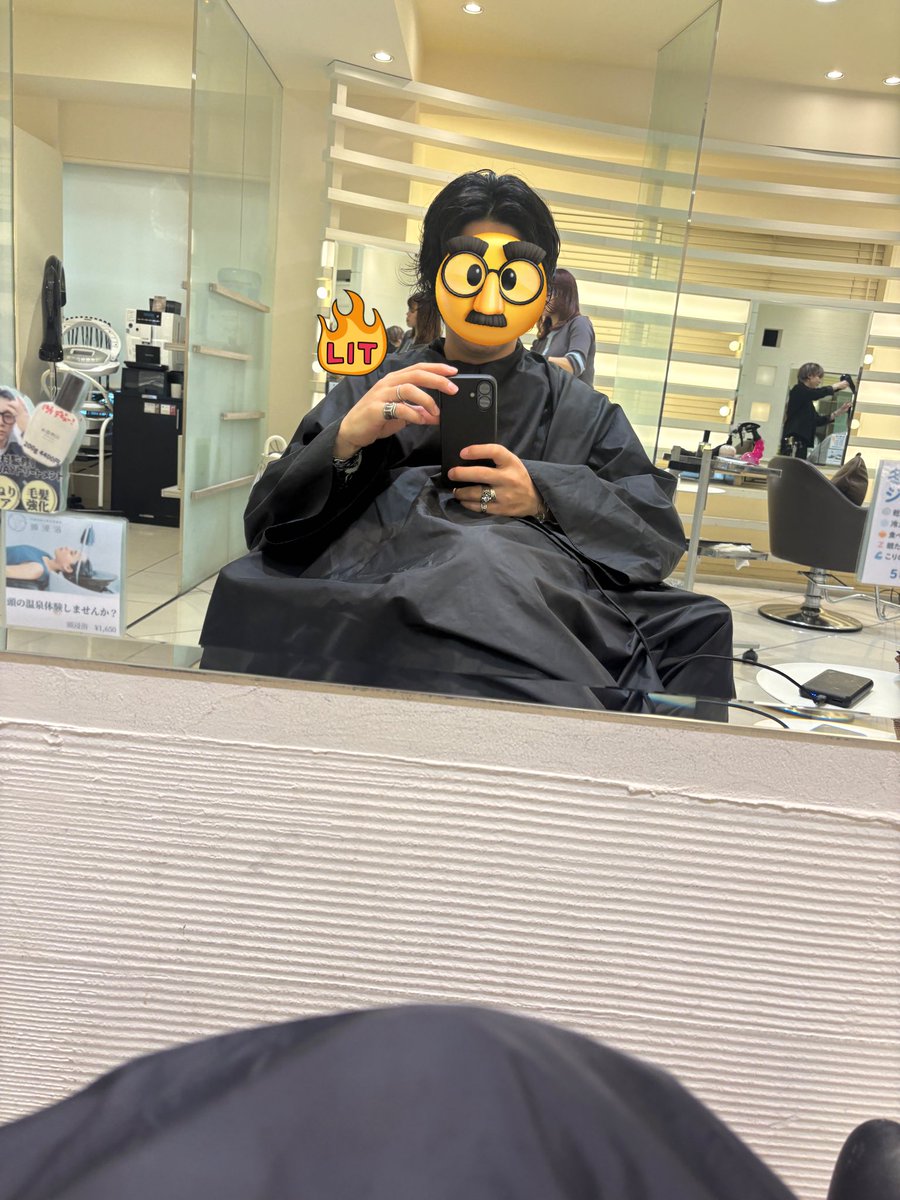 Yorosiiiix's tweet photo. 妻の紹介で銀座の美容室来たけど
緊張するんだがwパーマネントしてもらう🌀💇‍♂️ https://t.co/5hN3PE1jLI