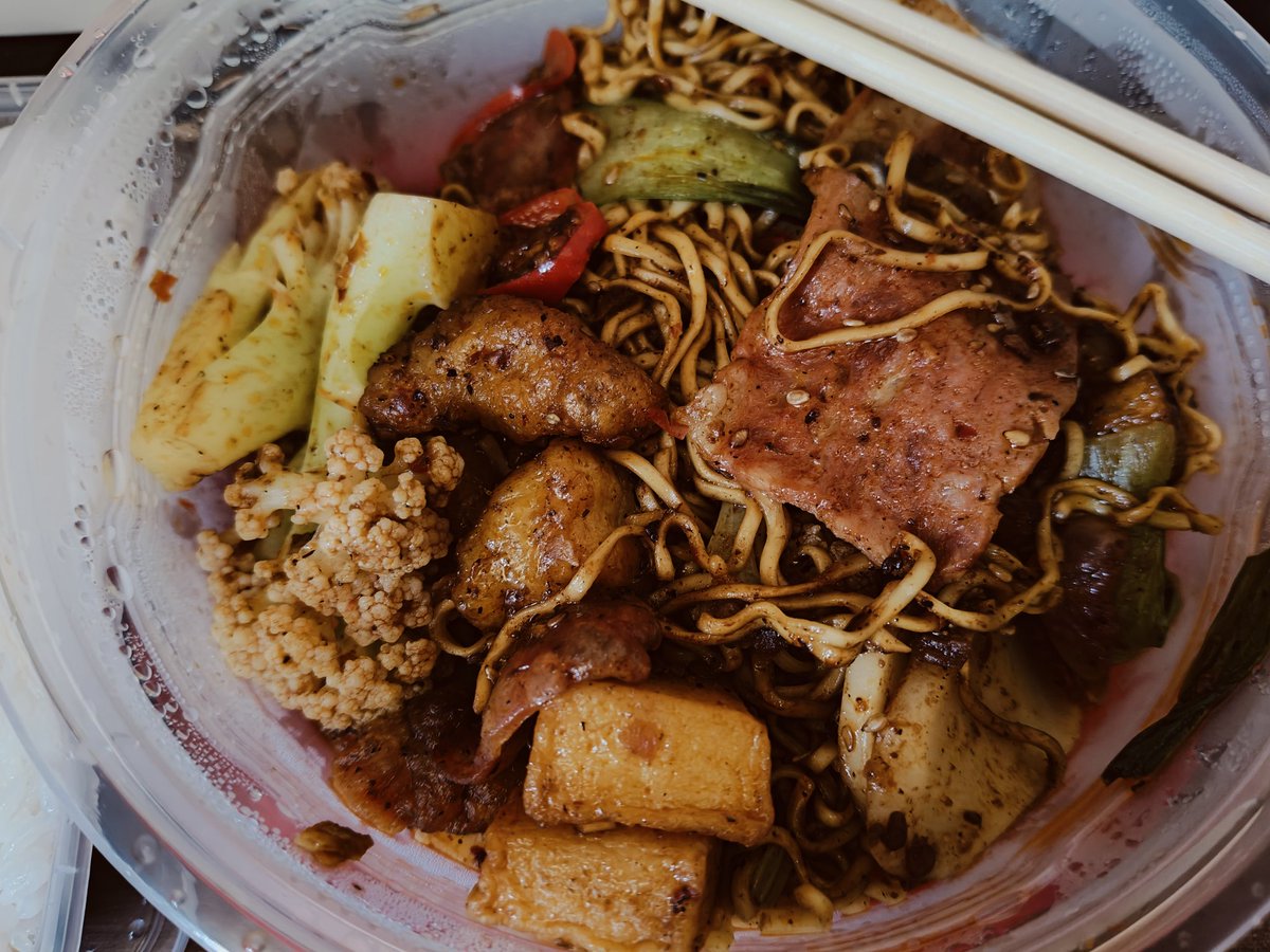 白烏鴉. tweet media