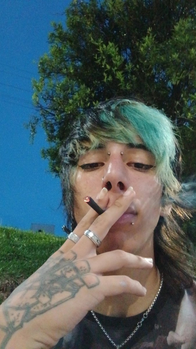 eu era o auge da androginia, q saudade dessa camisa